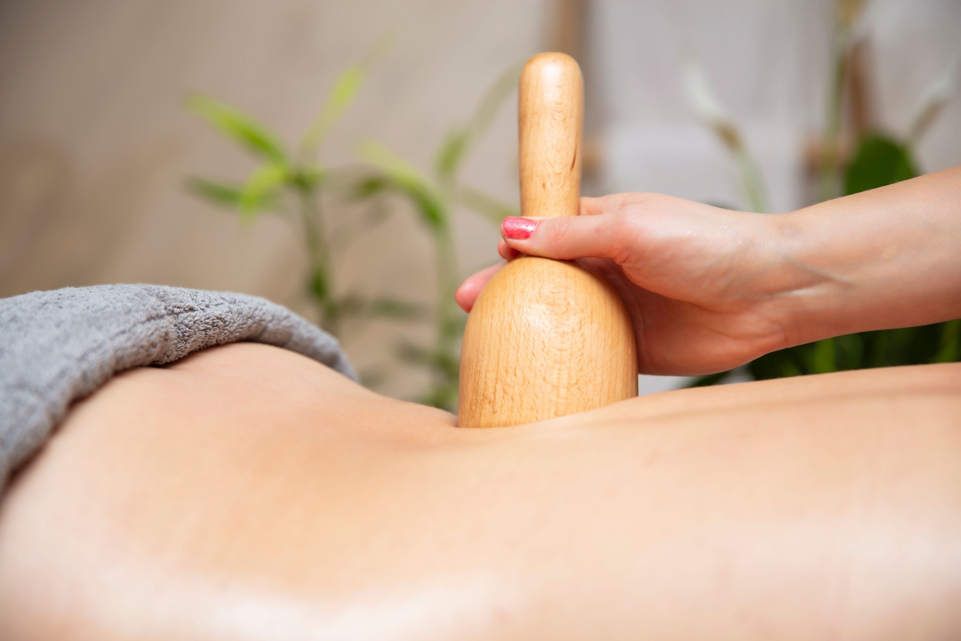 Maderotherapy massage with wooden swedish cup